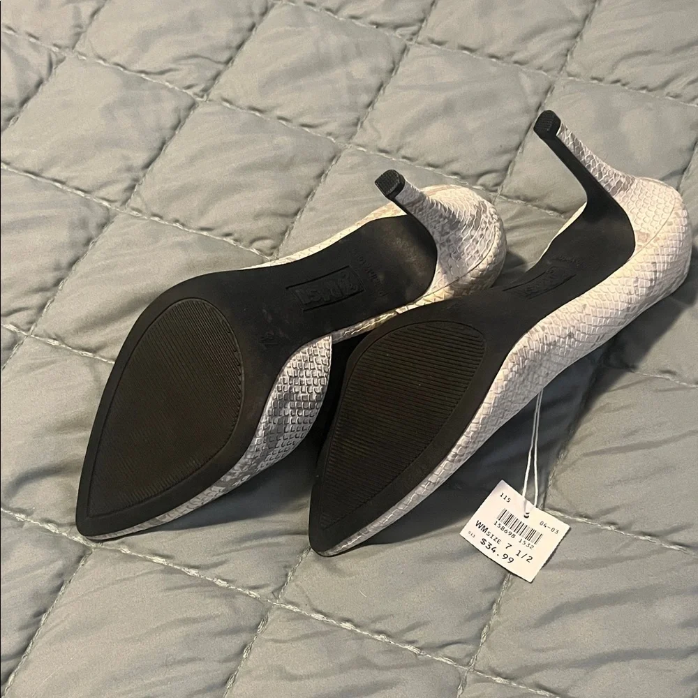 Chic Textured Women's Heels - Picture 5 of 8